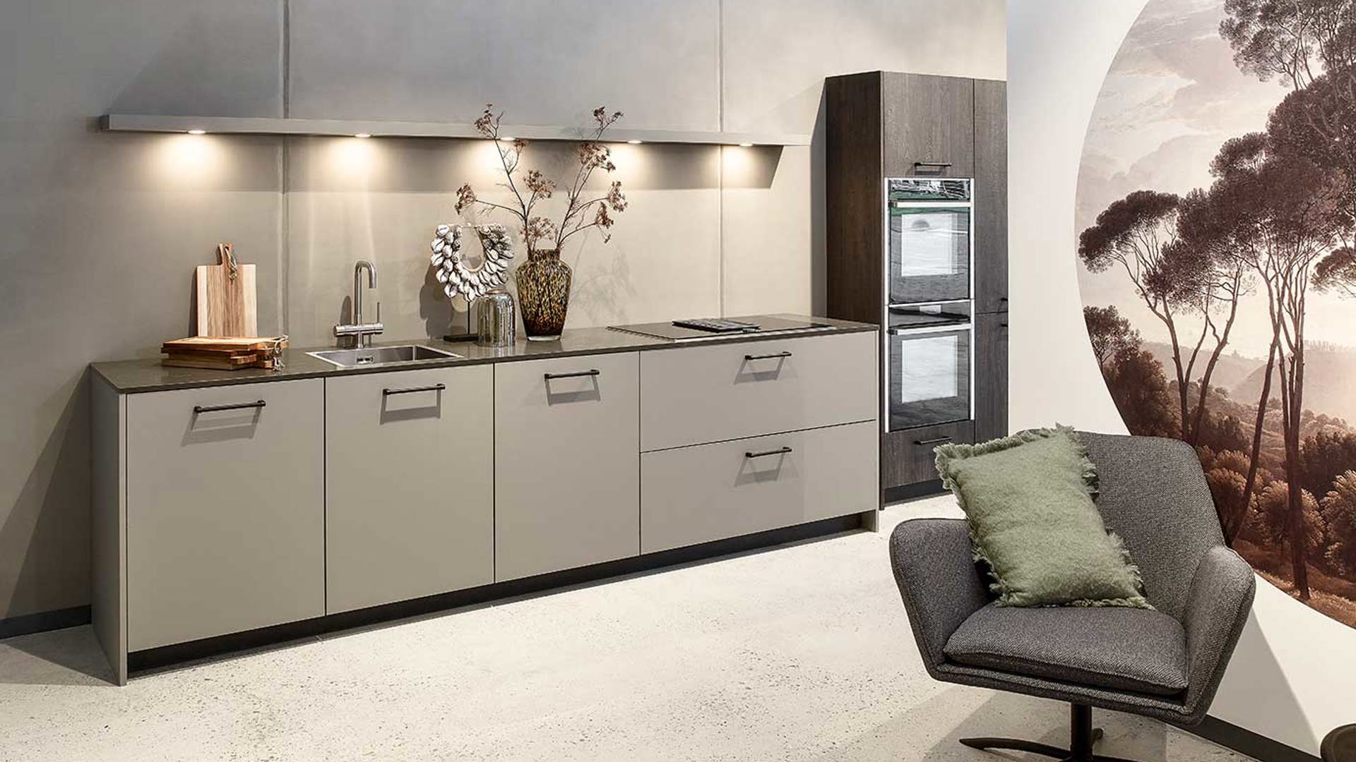 Op maat moord fundament Rechte keuken met kastenwand | Modern design in grijze kleur