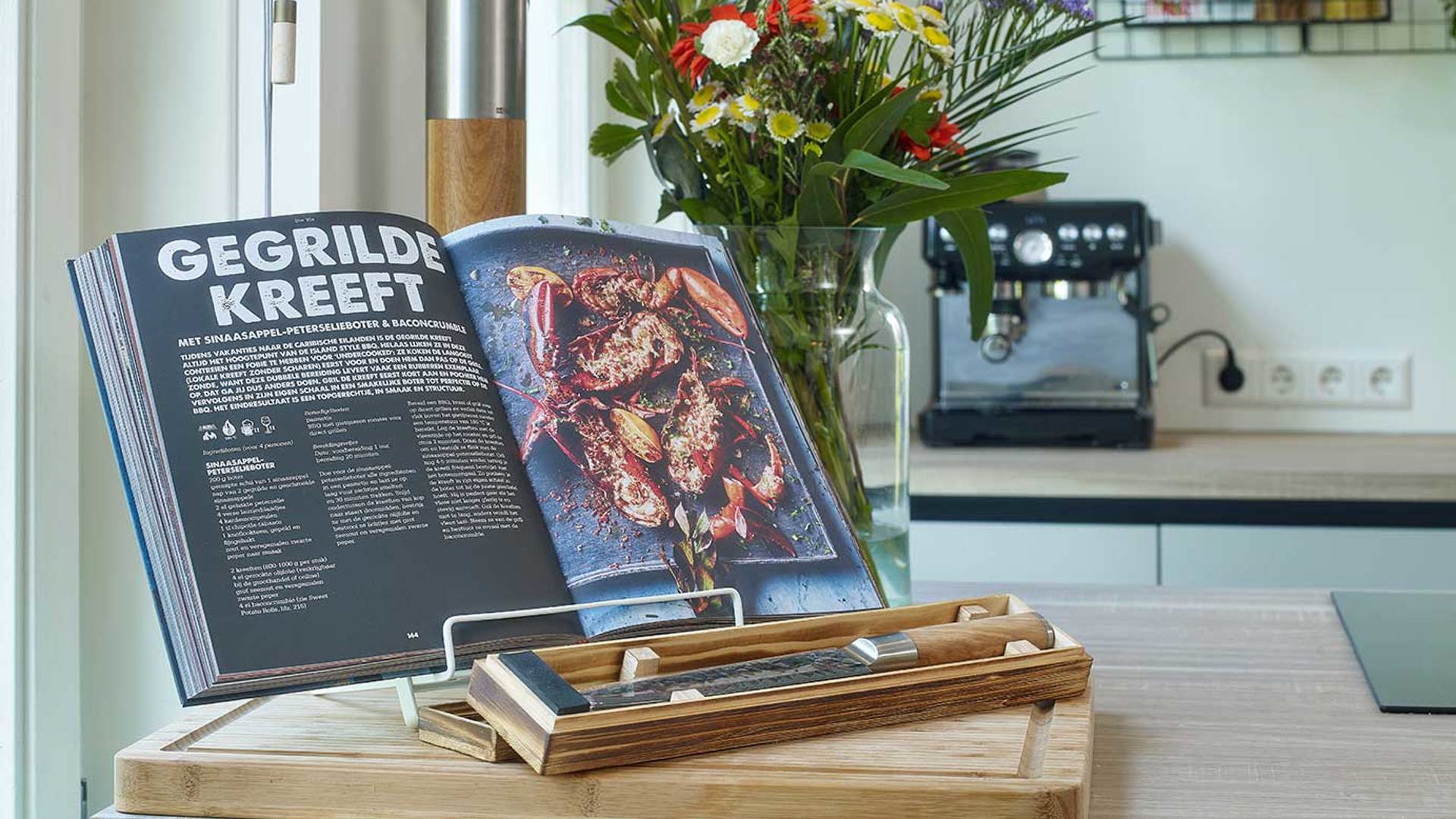 Keuken met kookeiland Utrecht, plank en kookboek