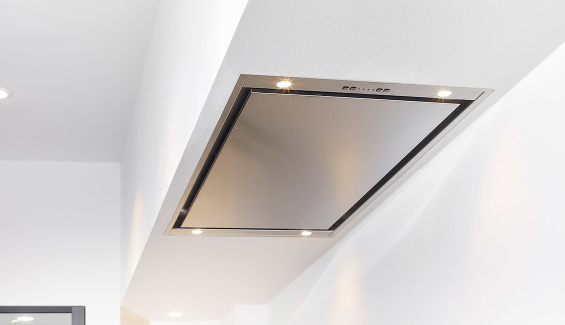 Witte Siematic keuken, plafond afzuig