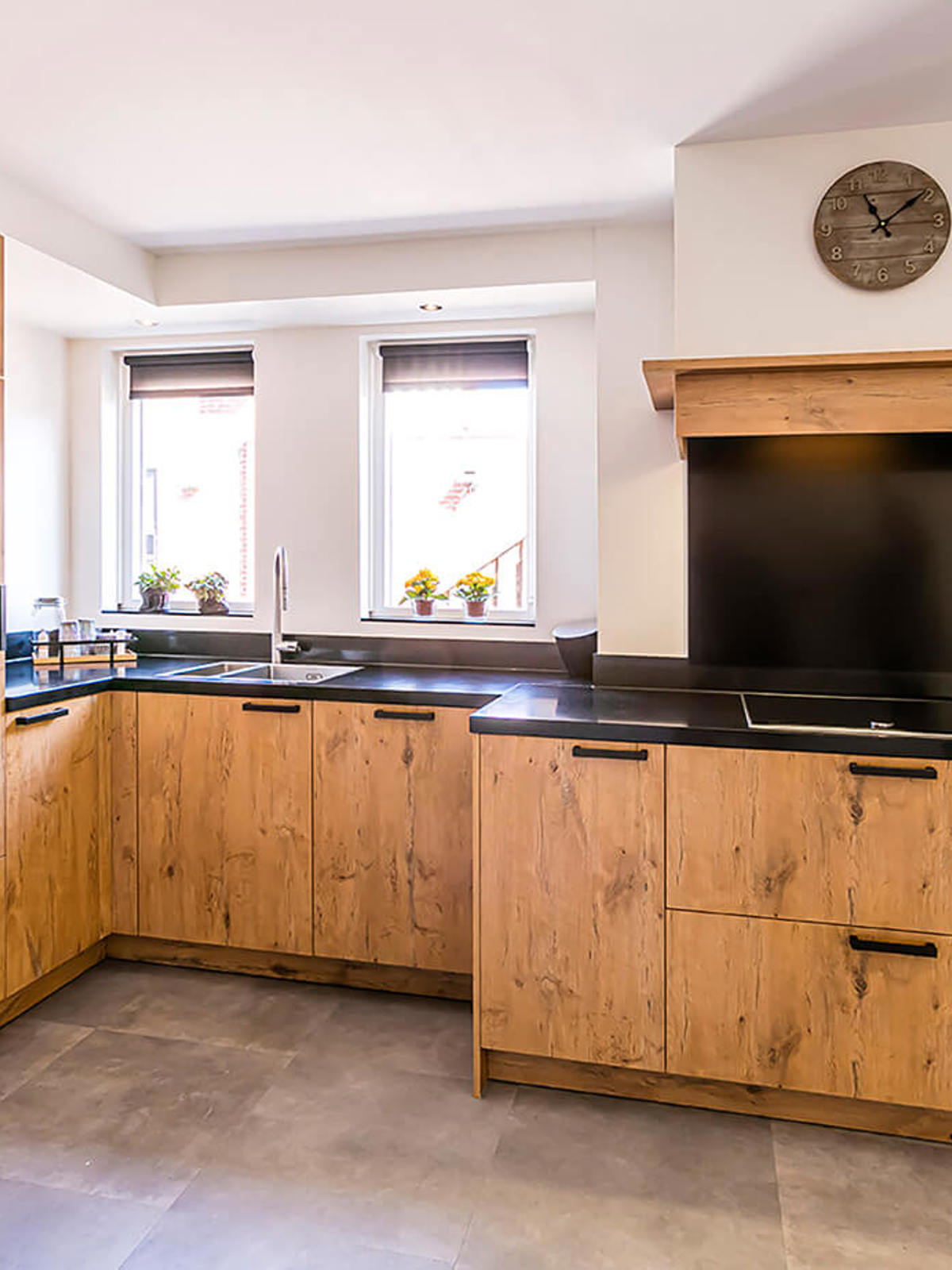 Grotere keuken zonder uitbouwen. Meer doen, meer opbergen! Wim Markvoort en Anja Dannenberg uit Rijssen