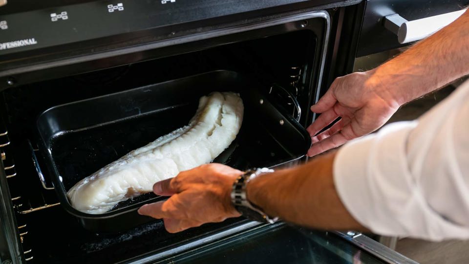 Landelijke U-Keuken Urk, vis bakken