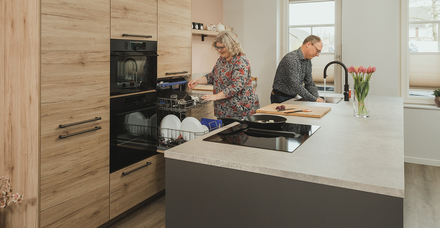 Ruimtelijke keuken met opbergruimte