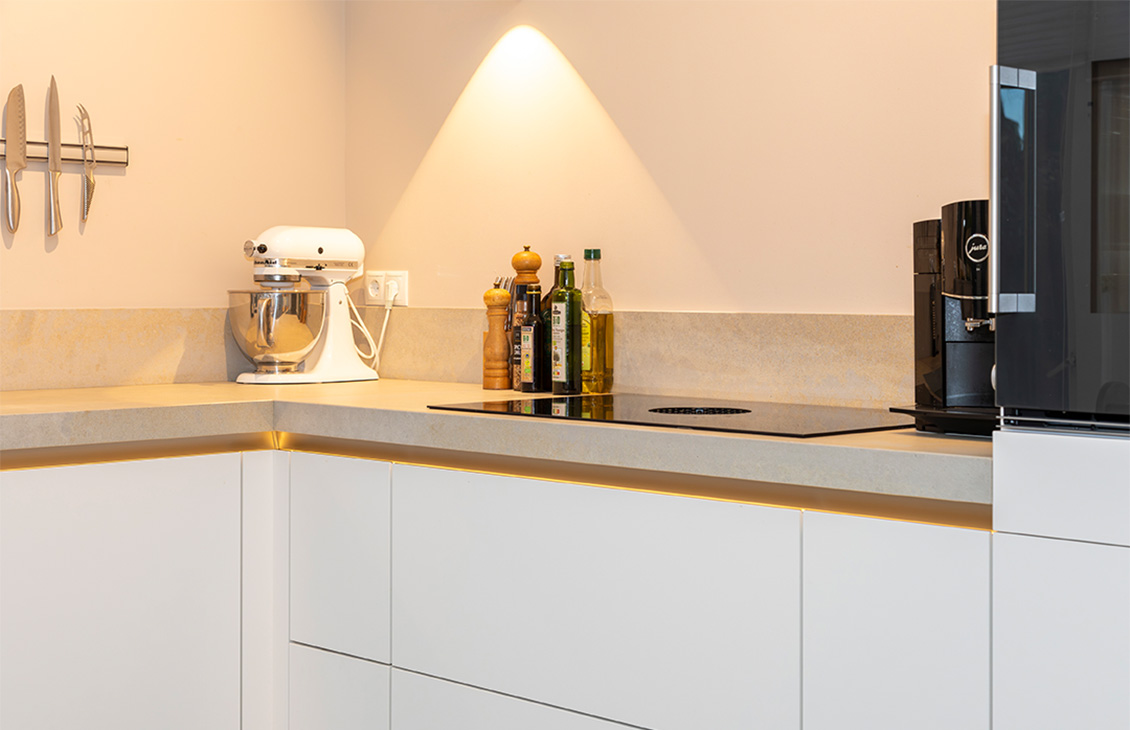 Moderne minimalisme keuken met inductiekookplaat