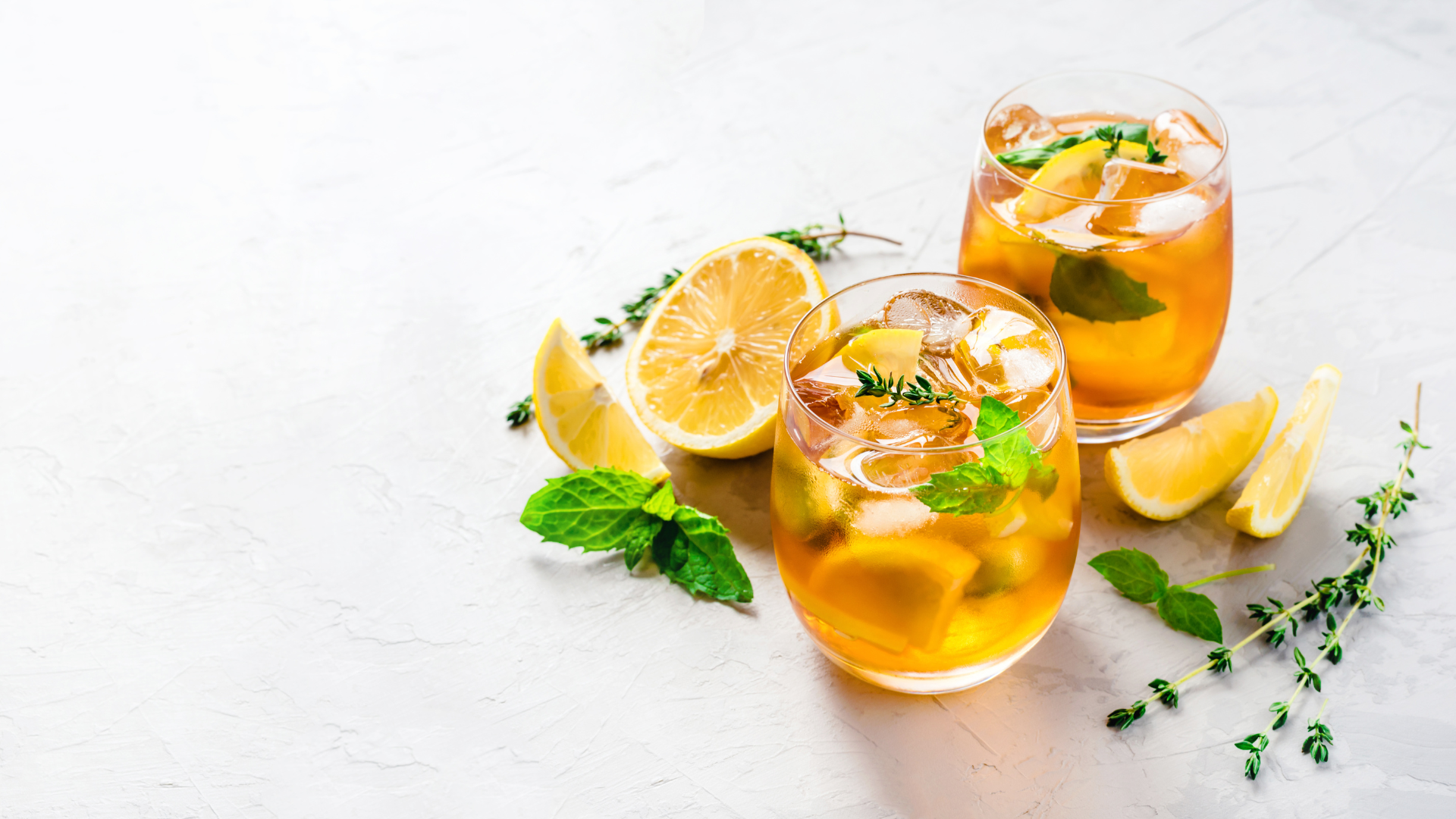 Huisgemaakte ijsthee zomer drankjes